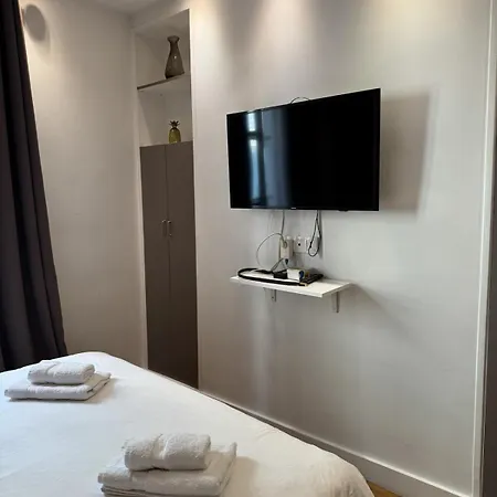 Apartment Celine 27 Le Reflet Du Rocher, A Deux Pas De L'arc Paris