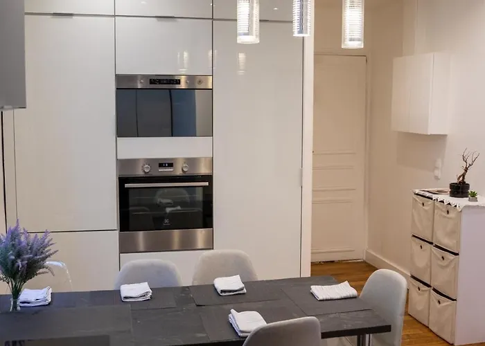 Appartement Le Reflet Du Rocher, à Deux Pas De L'arc *