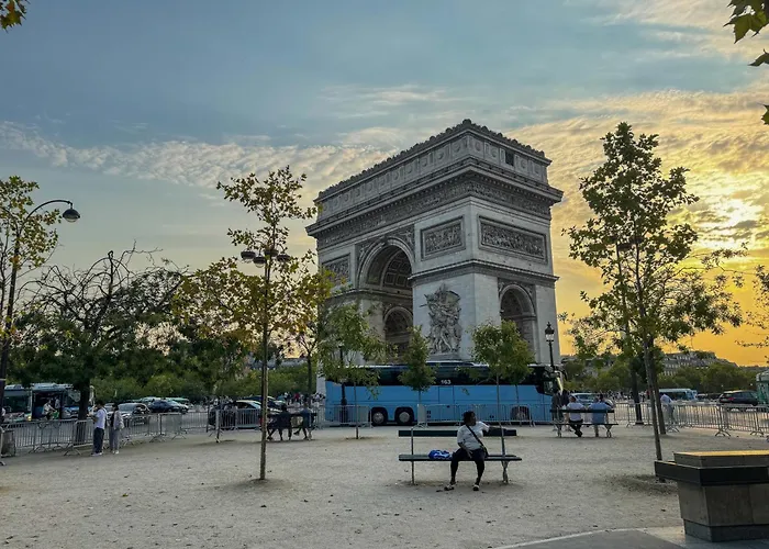 Celine 27 Le Reflet Du Rocher, A Deux Pas De L'arc * باريس